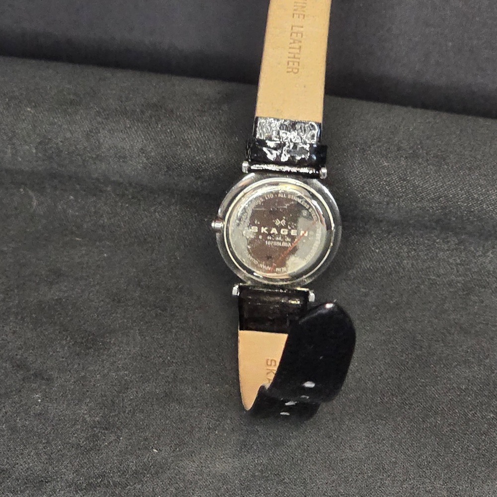 Skagen Denmark Watch Women OS Black‎ Mother of Pearl Dial Leather Band 107SSLDDA - Picture 3 of 8